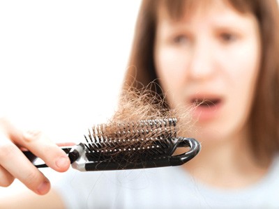 cách chống rụng tóc đơn giản